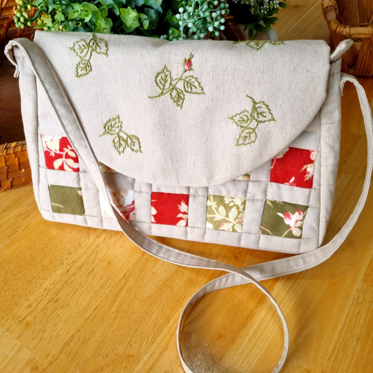 Bolsa de Patchwork com flanelas, linho e tecido