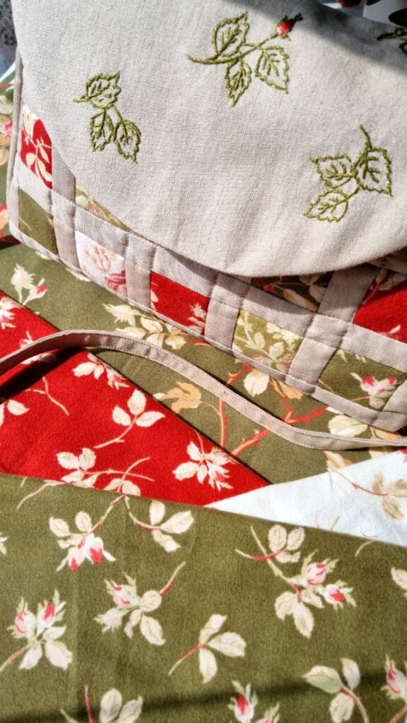 Bolsa de Patchwork com flanelas, linho e tecido